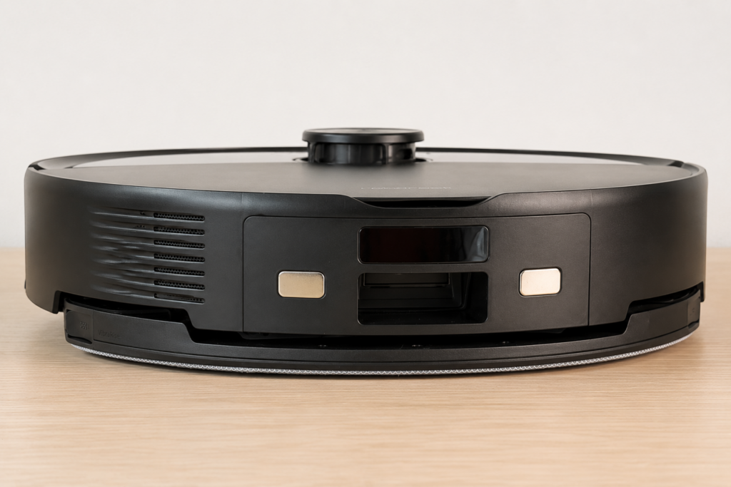 Roborock Q10 VF+ recenze: Vysává skvěle, samostatný je ale jen napůl 13 Detail zadnej dokovacej strany Roborock